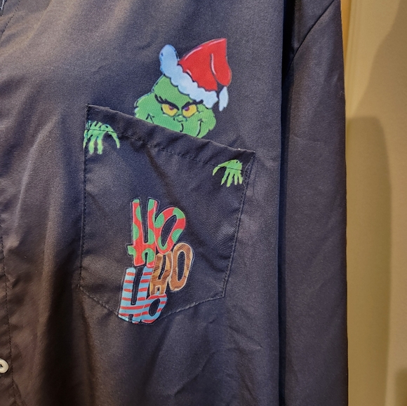 Grinch Graphic Black Shirt - Picture 3 of 6